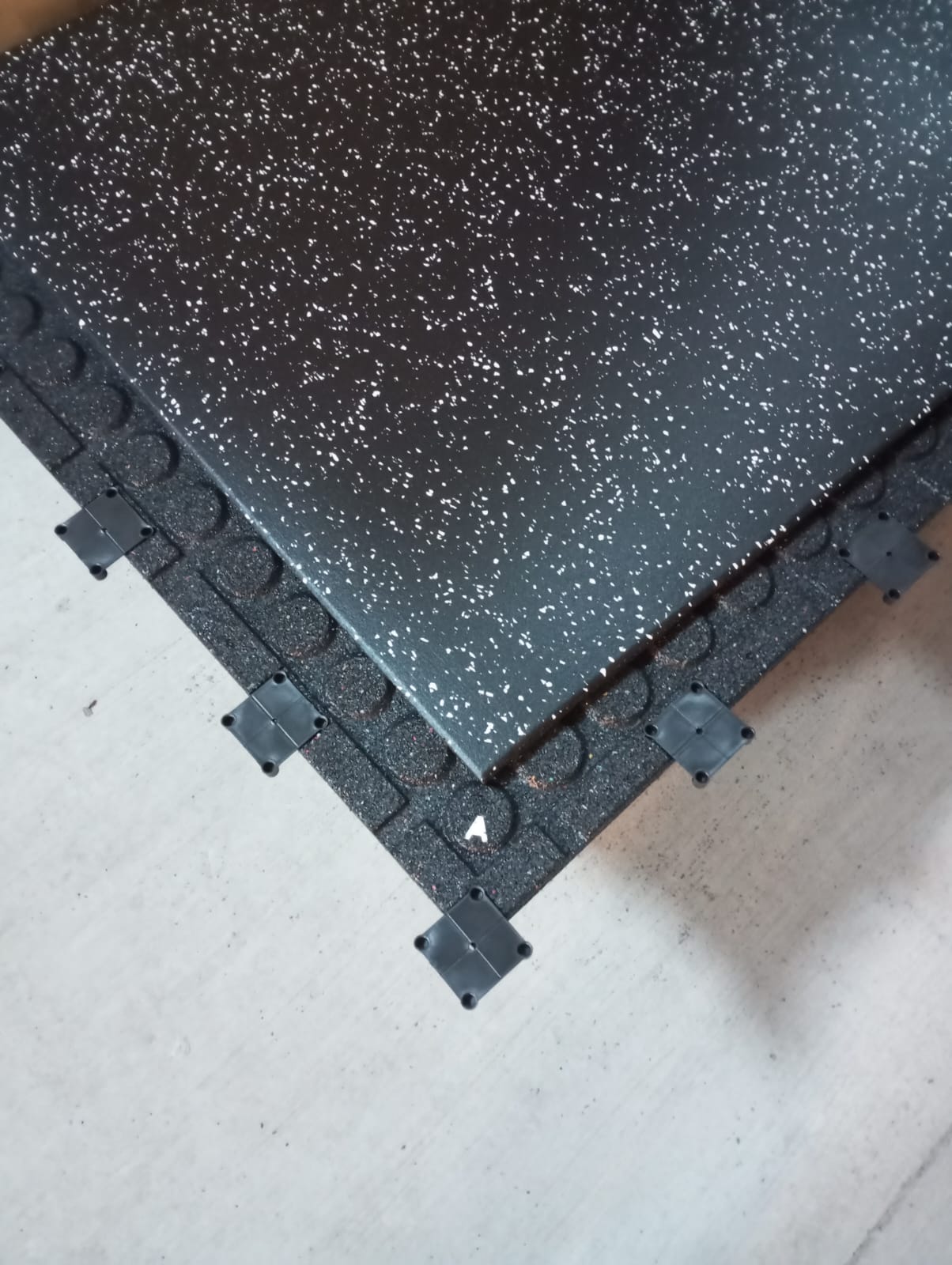 PISO EPDM ALTO TRAFICO  - NEGRO CON CHISPAS BLANCAS